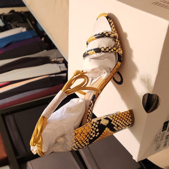 STRAPPY HEEL - Picture 2 of 2